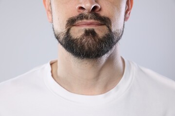 Obraz premium Man with beard on grey background, closeup