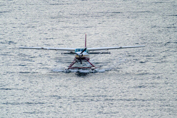 Cessna Caravan (C208) taxiing on water