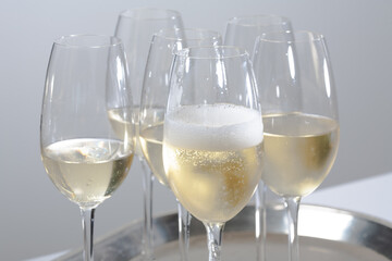 Detalle copas champ&aacute;n llenas