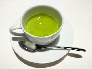 美味しそうなグリンピースのポタージュ