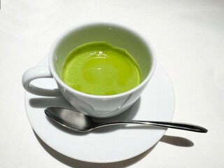 美味しそうなグリンピースのポタージュ