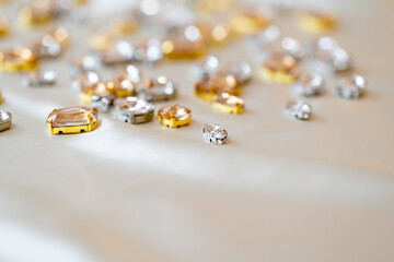 ラインストーンが煌めく美しい背景素材