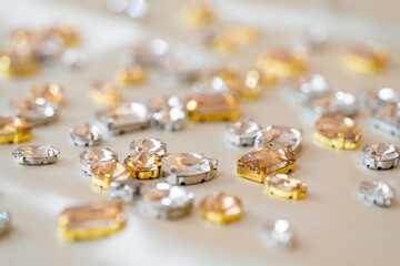 ラインストーンが煌めく美しい背景素材