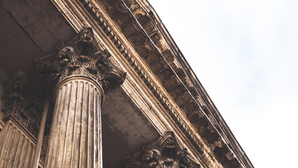 Naklejka premium Tall columns historic building greek architecture