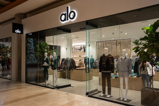Bellevue, WA, USA - Dec 5, 2024: Front view of an Alo Yoga store at Bellevue Square in Bellevue, Washington. Alo Yoga is a premium athleisure brand known for its trendy, fashion-forward designs.