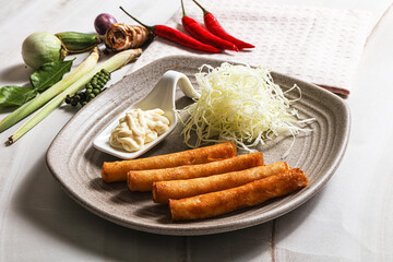 Fried spring roll with prawn