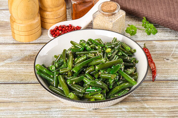 Green bean salad with sesame seeds
