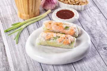 VIetnamese traditional spring roll with shrimp