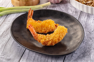 Golden crunhy breaded prawn appetizer