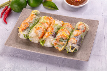Vietnamese spring roll with prawn
