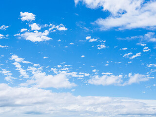 Fototapeta premium 雨上がりの澄んだ青空と白い雲20