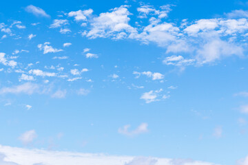 雨上がりの澄んだ青空と白い雲40