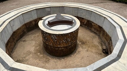 Fototapeta premium Historic Outdoor Fountain with Marble Edges and Brown Metal Centerpiece, Stone Ground