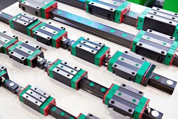Roller linear guides