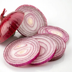 Red Onion Slices: Close-up Photo of Sliced Red Onions isolated on white  background