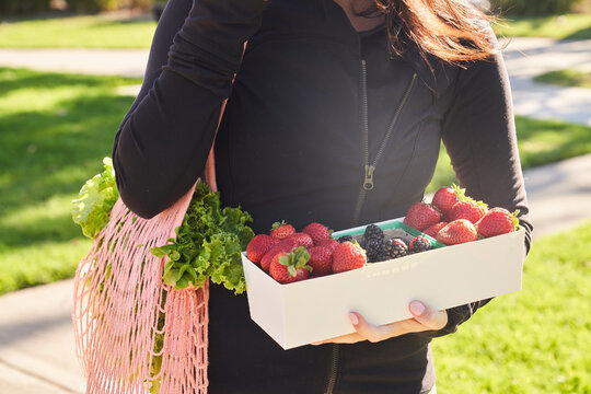 Woman buying fruit and food at the farmers market