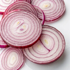 Red Onion Slices: Close-up Photo of Sliced Red Onions isolated on white  background