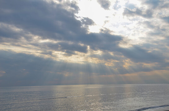 雨上がりの空」の写真素材 | 6,398件の無料イラスト画像 | Adobe Stock