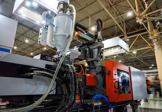 Plastic Injection Molding Machine – Automated Molding Cell