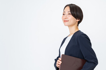 ファイルを持つスーツを着た女性