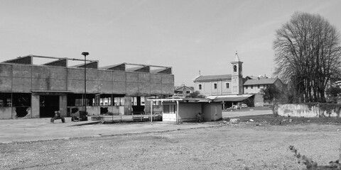 Complesso industriale abbandonato e riconversione urbanistica