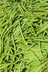 Frische grüne Buschbohnen auf einem Marktstand, Deutschland