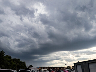 Shelf cloud rolling into town