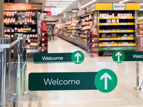 entry to a supermarket with welcome signs and arrows