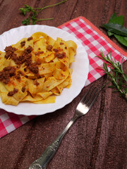 piatto di pappardelle al ragù di Cinghiale, piatto regionale umbro, Umbria, Italia