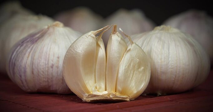 Garlic - very healthy product with many beneficial properties for health. Garlic, Allium sativum, species of bulbous flowering plants in genus Allium. Cinema 4K 60fps zoom-out video