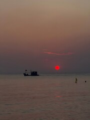 Fototapeta premium the sunset sea