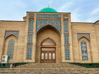 Hazrati Imam Complex an Barakhan Madrasah, complex and ensemble
