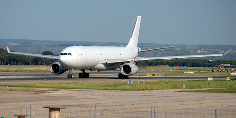 Avión de línea de largo radio