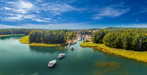 Mazury. kolejka do stacji paliw.