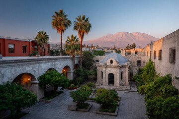 Obraz premium Panoramic View of Santa Catalina Monastery with Stunning Architecture and Scenic Landscape