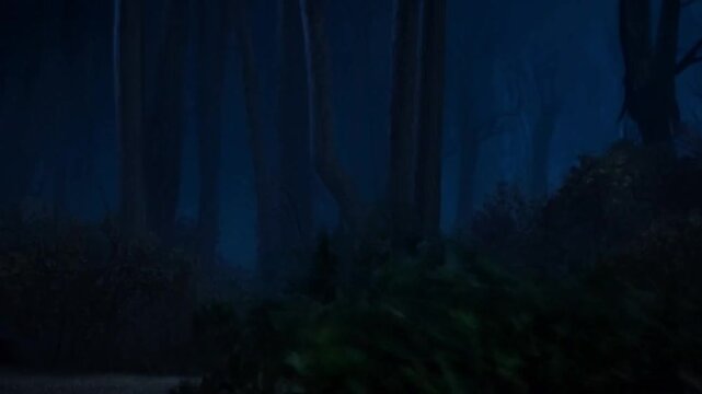 Gruseliger Werwolf im nebligen Wald