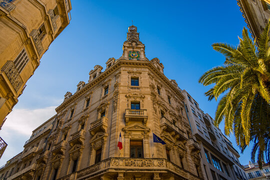 Fototapeta Dans les rues de Toulon ville de la méditerranée en France