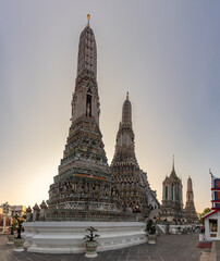Fototapeta premium Wat Arun Temple at Sunset