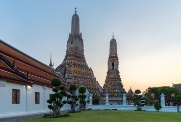 Fototapeta premium Wat Arun Temple at Sunset