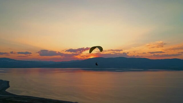 Paraglider Flying Over Lake at Sunset &ndash; Aerial Adventure in Nature

