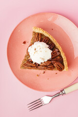 Naklejka na ściany i meble Plate with piece of tasty pecan pie on pink background