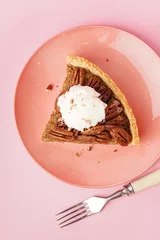 Fototapeten Plate with piece of tasty pecan pie on pink background © Pixel-Shot