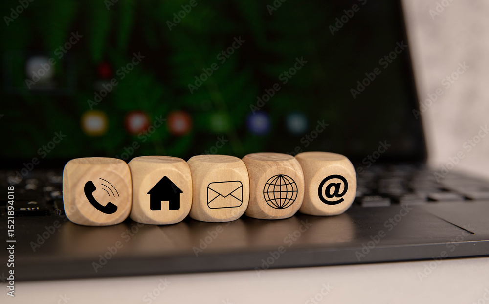 Poster letter dice in front of a keyboard - contacting.