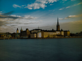 Historic buildings of gamla stan, stockholm's old town, mirroring calm baltic sea waters during twilight, highlighting architectural heritage against soft evening light © Carlos