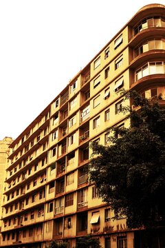 Janelas, varandas, grades, vidra&ccedil;as, paredes, grafites e cores de pr&eacute;dios do centro hist&oacute;rico da cidade de S&atilde;o Paulo. 