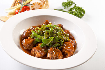 Pig's trotters with black bean sauce and Thai pepper