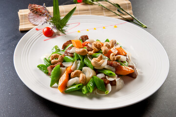 Stir-fried Dried Beef with Papaya, Honey Bean, Lily and Cashew Nuts