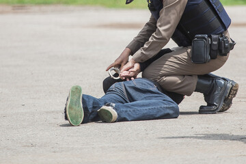 Police steel handcuffs,Police arrested,Professional police officer has to be very strong,Officer Arresting,"Police Catch the Culprit".