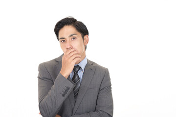 考え込む男性