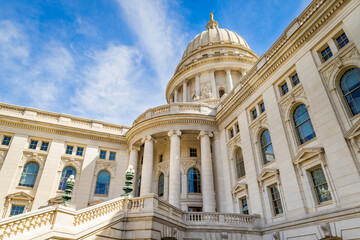 Obraz premium Close-Up View of Madison Capitol on a Sunny Day
